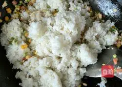 Illustration of how to make bacon and egg fried rice 5