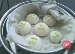 Illustration of how to make rice noodle steamed buns 24