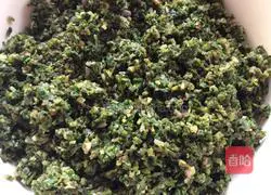 Illustration of how to make pork and celery dumplings 5