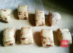 Illustration of how to make walnut, red date and brown sugar steamed buns 10