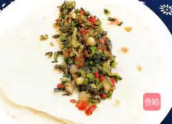 Illustration of how to make single-bake rolls with wild garlic 11