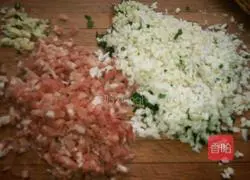 Illustration of how to make taro and leek meat dumplings 2