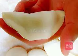 Illustration of making dumplings with luffa stuffing 10