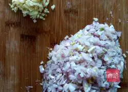 Illustration of how to make pork, green onion and carrot buns 6