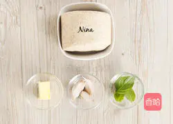 Illustration of how to make garlic butter grilled steamed buns 1