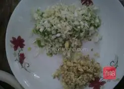 Illustration of how to make pork and sauerkraut buns 4