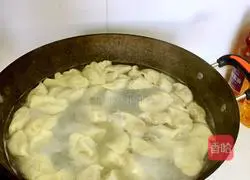 Illustration of how to make Lidong dumplings 7