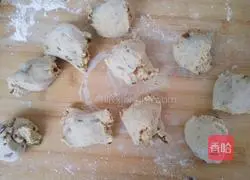 Illustration of making red dates, sesame and whole grain flowering steamed buns 15