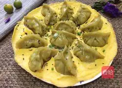 Illustration of how to make egg-wrapped cabbage dumplings 11