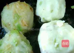 Illustration of how to make pan-fried steamed bun slices 8