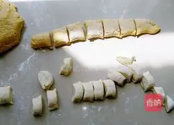 Illustration of how to make flowering steamed buns 4