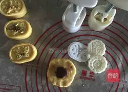 Illustration of how to make cornmeal cake 4