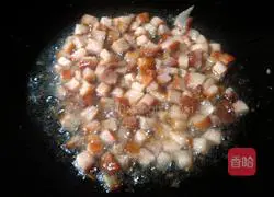 Illustration of how to make barbecued pork and fungus fried rice 7