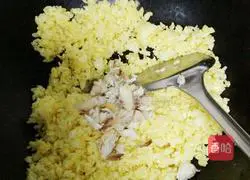 Crab Meat Golden Fried Rice Recipe Illustration 6