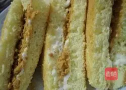 Illustration of how to make sandwich meat floss cake 15