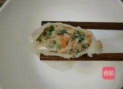 Illustration of how to make chicken and coriander dumplings 22