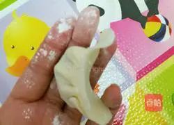 Illustration of how to make mushroom, egg white, green onion dumplings 8