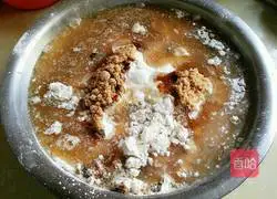 Illustration of how to make walnut, red date and brown sugar steamed buns 4