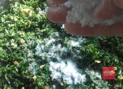 Illustration of how to make steamed buns stuffed with chives 8