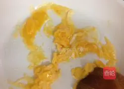 Illustration of how to make bacon and egg fried rice 2