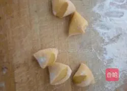 Illustration of how to make pumpkin and piggy steamed buns 11