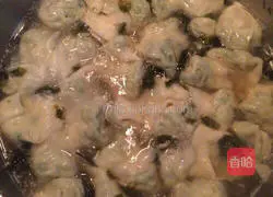 Illustration of how to make shrimp waist wontons 9