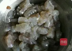 Illustration of how to make three fresh buns 3