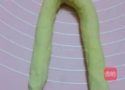 Illustration of how to make butterfly flower steamed buns 11