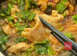 Illustration of making spicy rice noodles 13