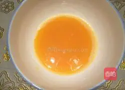 Illustration of how to make golden steamed bun slices 3