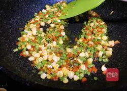 Illustration of how to make colorful golden fried rice 7