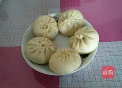 Illustration of how to make tomato and beef buns 12