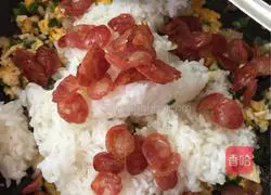 Illustration of how to make sausage and egg fried rice 7