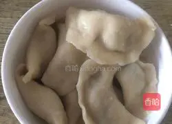 Illustration of how to make pork and green onion dumplings 9