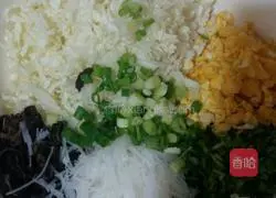 Illustration of how to make vegetarian steamed buns 1