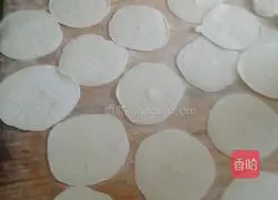 Illustration of Northeastern Celery and Pork Dumplings 7