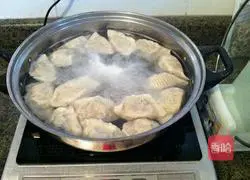 Illustration of how to make eggplant stuffed dumplings 13