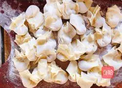 Illustration of how to make small wontons with fresh meat and spring bamboo shoots 8