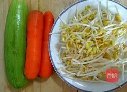 Illustration of how to make three silk spring rolls (wonton wrapper) 1