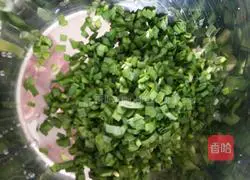 Illustration of how to make chive egg pancake 1