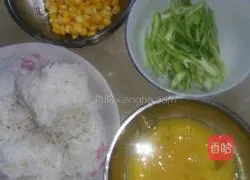 Illustration of how to make fried rice with vegetables and eggs 2