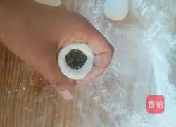 Illustration of how to make sesame glutinous rice balls 9