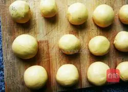 Illustration of how to make glutinous rice balls with pumpkin, sesame and peanut filling 6