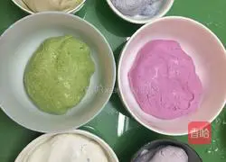 Illustration of how to make cartoon colorful glutinous rice balls 1