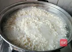 Illustration of tomato and egg noodles 10