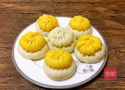 Illustration of making double-layered buns 24