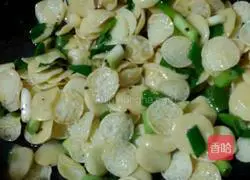 Illustration of how to make stir-fried mung bean cake 2