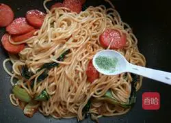 Illustration of home-style ham fried noodles 9