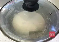 Illustration of how to make pork and leek dumplings 1