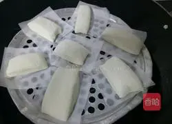 Illustration of how to cut steamed buns with a knife 7